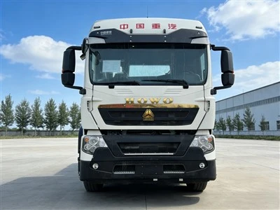 ХОВО ТКС 6×4 тегљач